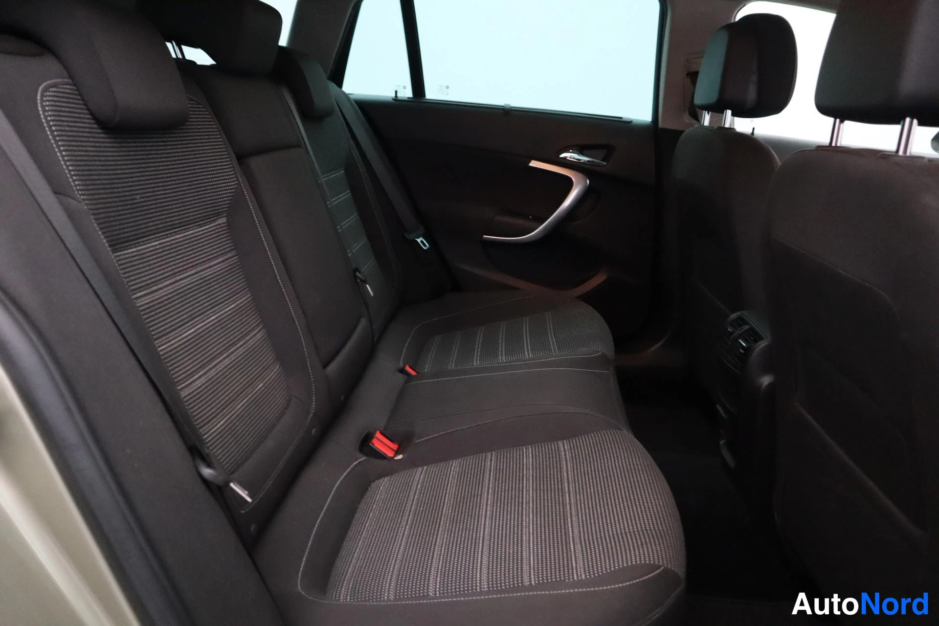 Ruskea Opel Insignia 2014, kuva 17