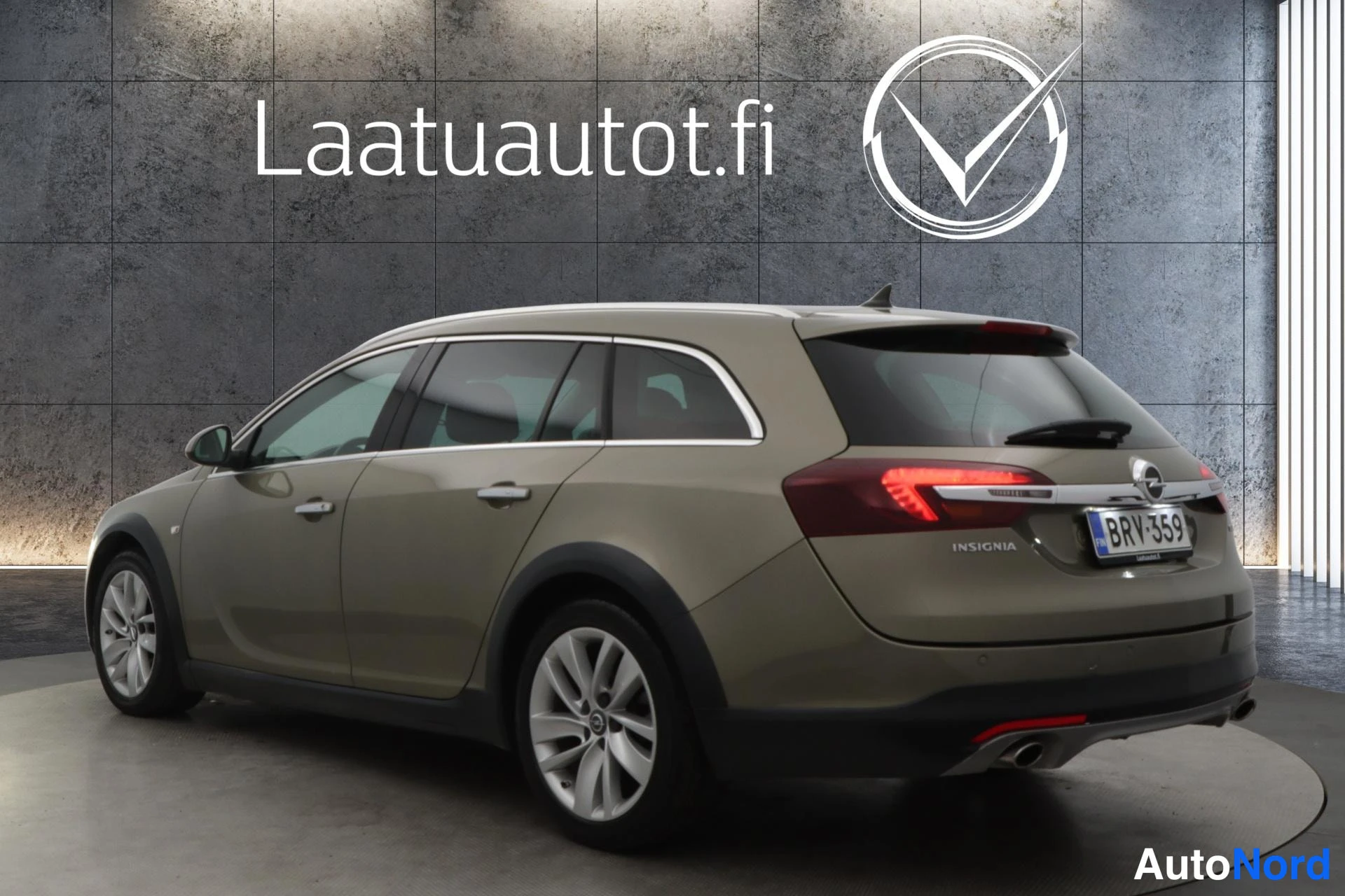 Ruskea Opel Insignia 2014, takaviisto, kuva 9