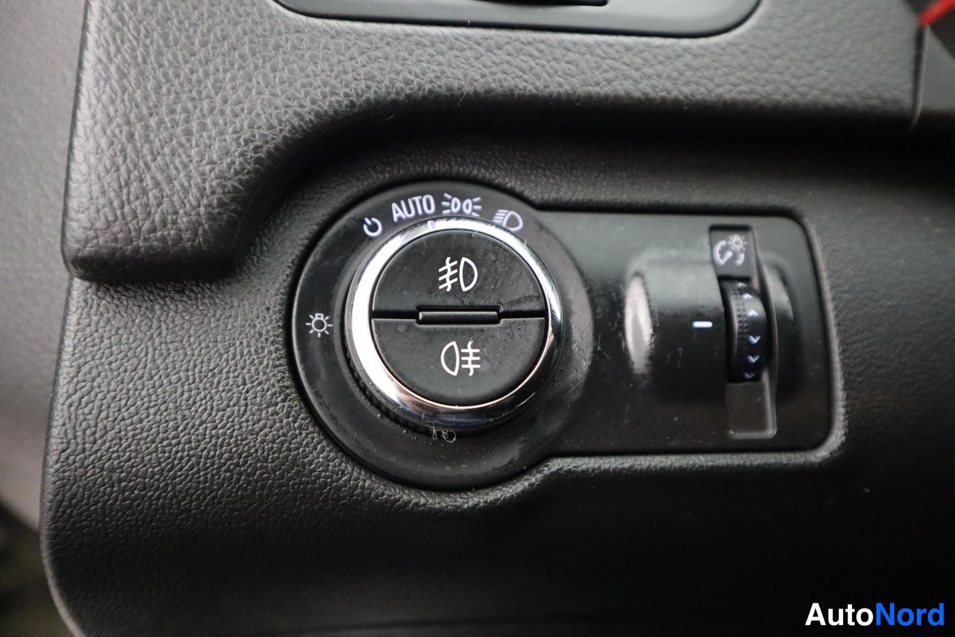 Ruskea Opel Insignia 2014, kuva 24