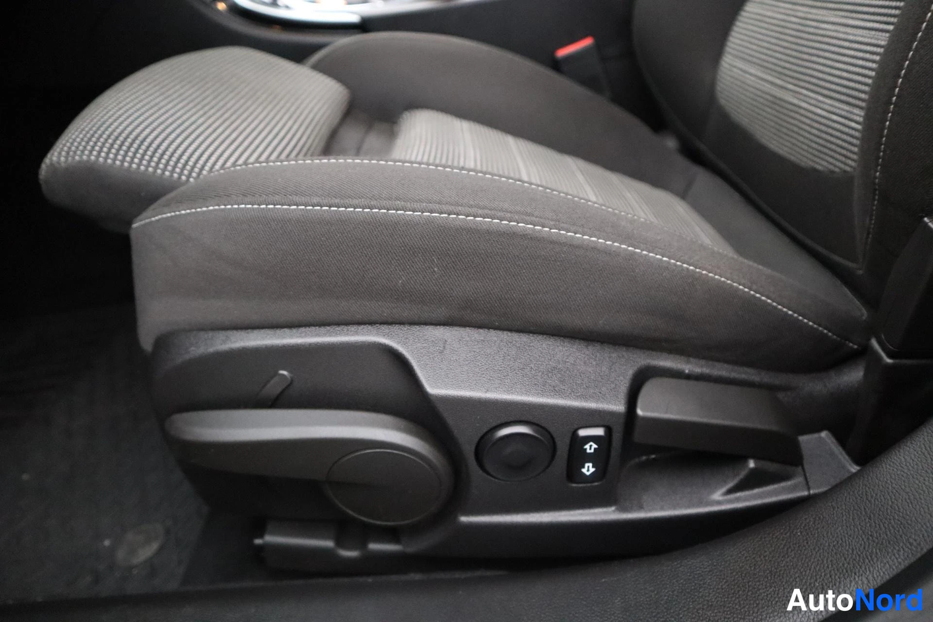 Ruskea Opel Insignia 2014, kuva 27