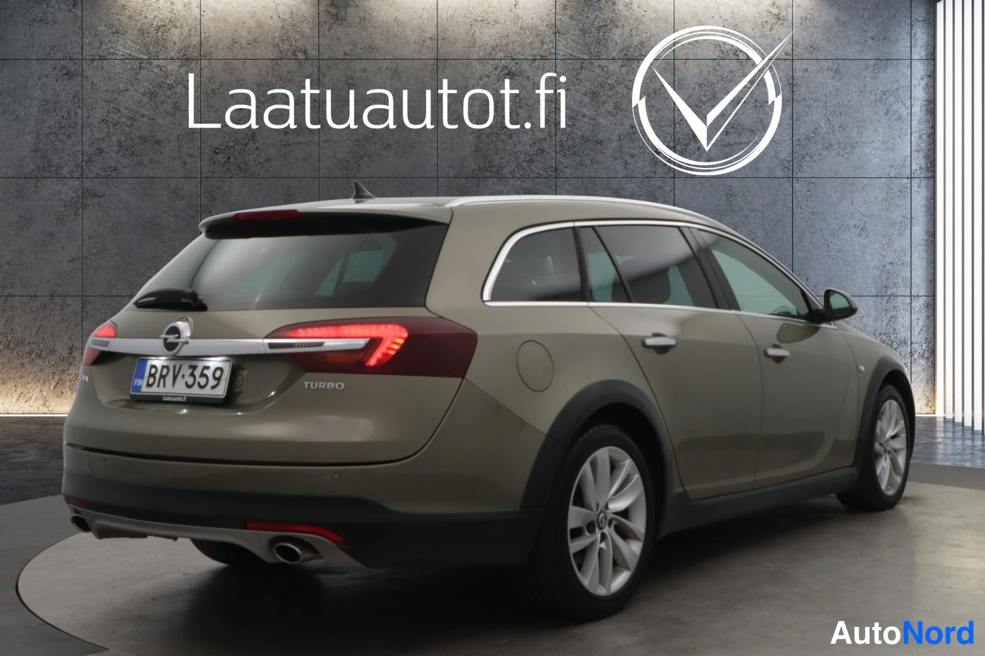 Ruskea Opel Insignia 2014, takaviisto, kuva 10