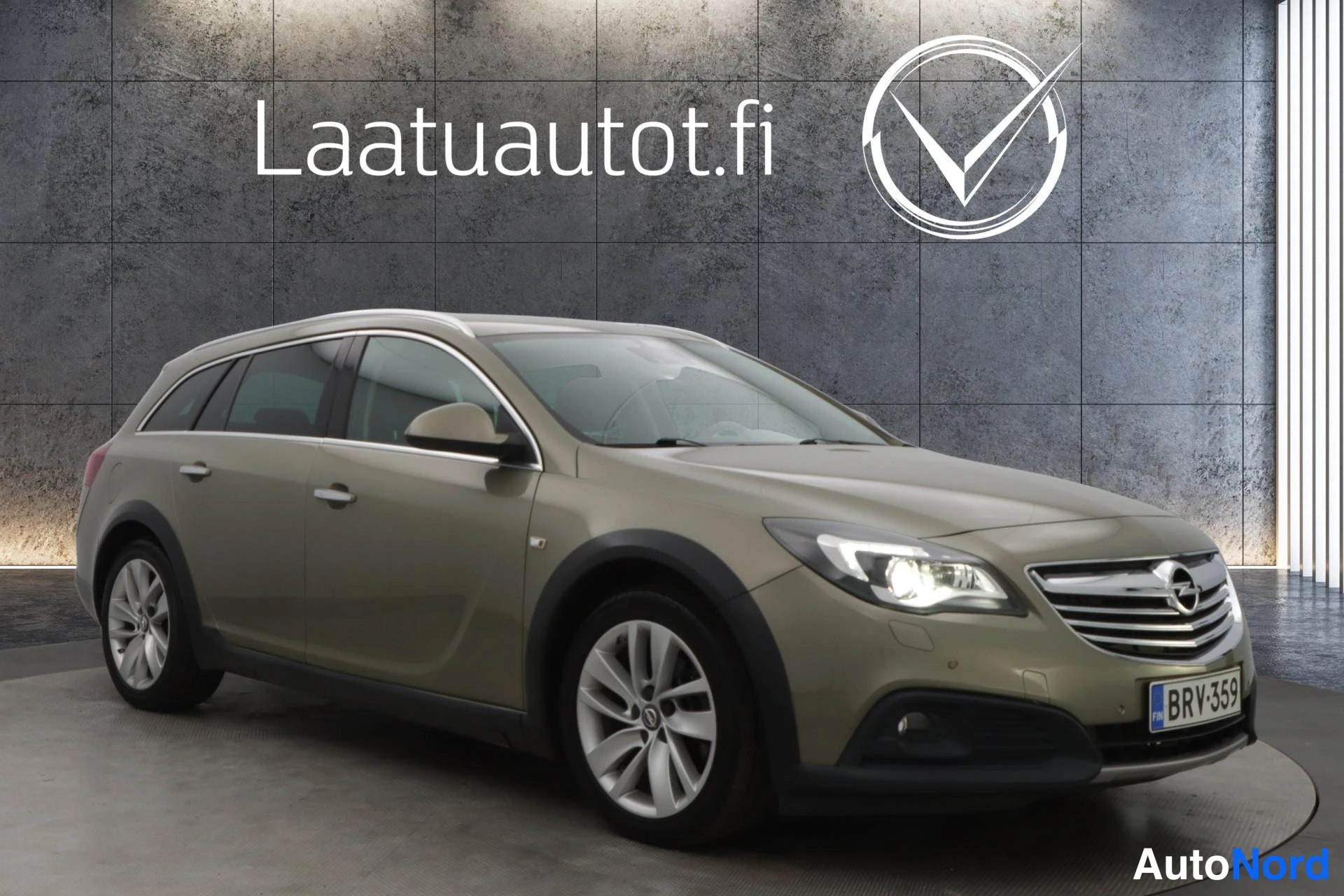 Ruskea Opel Insignia 2014, etuviisto, keula oikealle, kuva 3