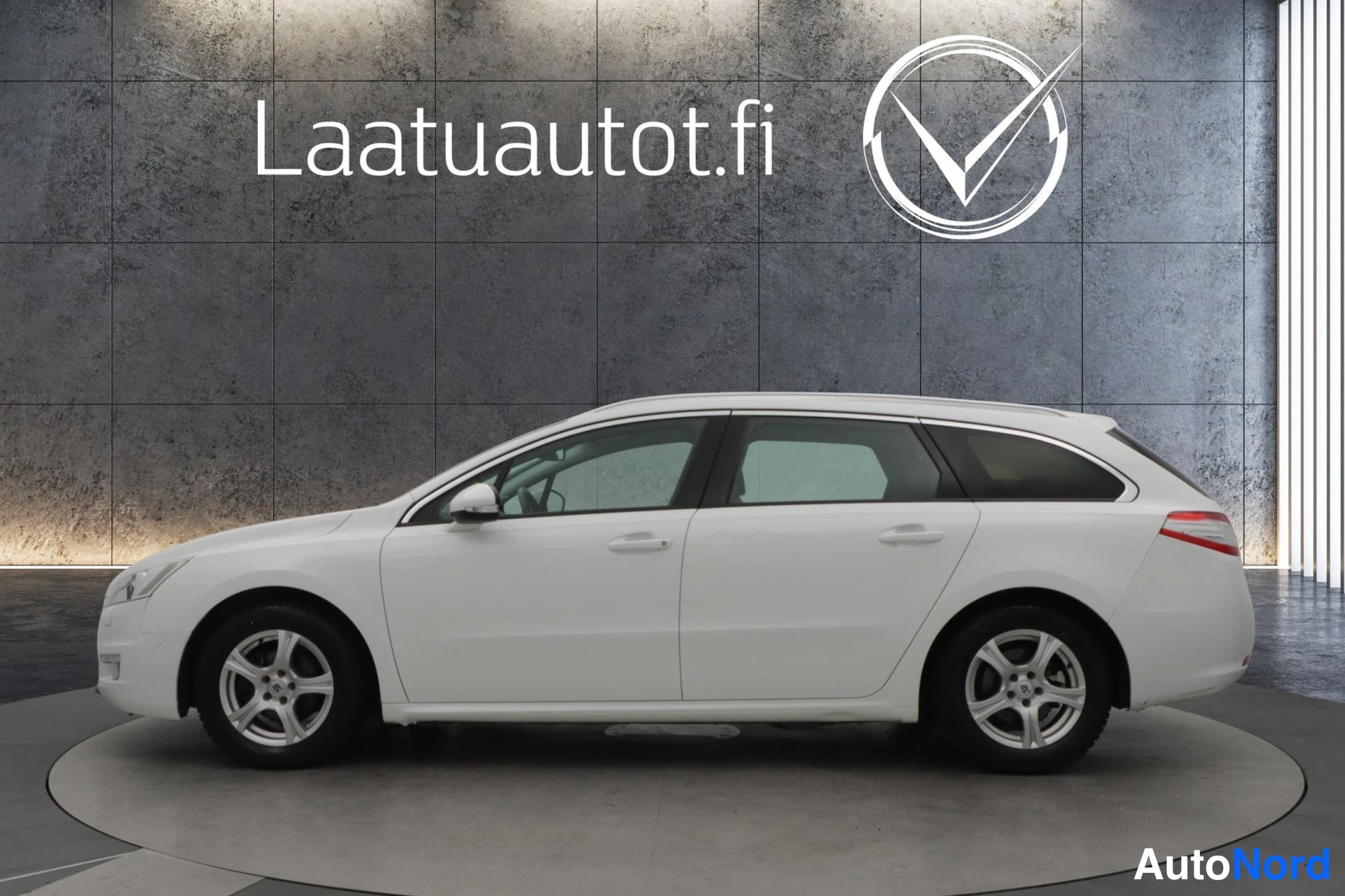 Valkoinen Peugeot 508 2011, sivulta, kuva 3