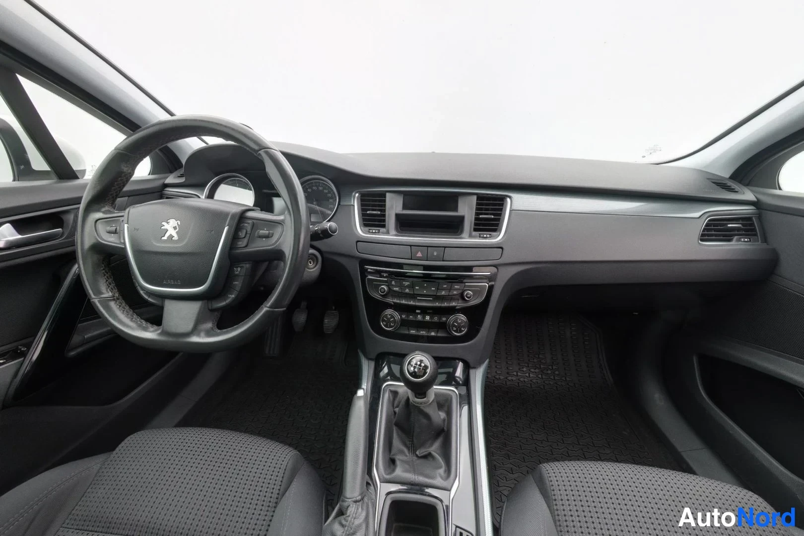 Valkoinen Peugeot 508 2011, ohjaamo, kuva 7
