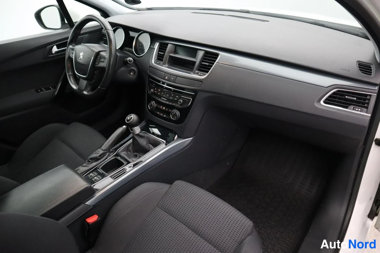 Valkoinen Peugeot 508 2011, ohjaamo, kuva 11