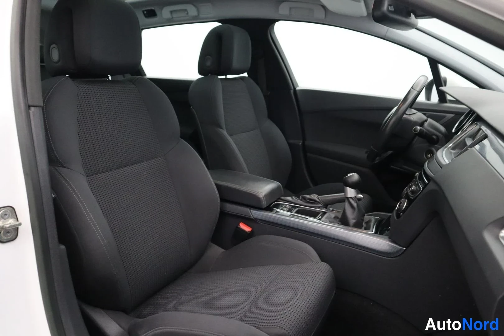 Valkoinen Peugeot 508 2011, etuistuimet, kuva 12