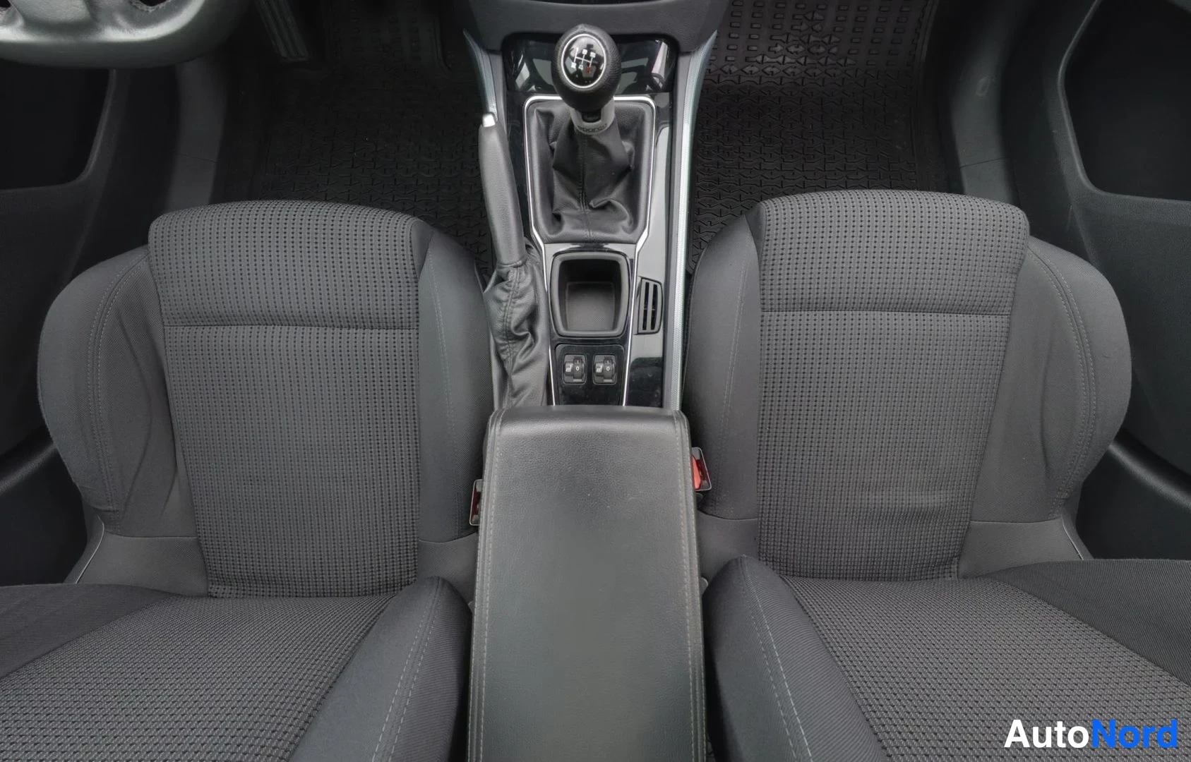 Valkoinen Peugeot 508 2011, etuistuimet, kuva 13