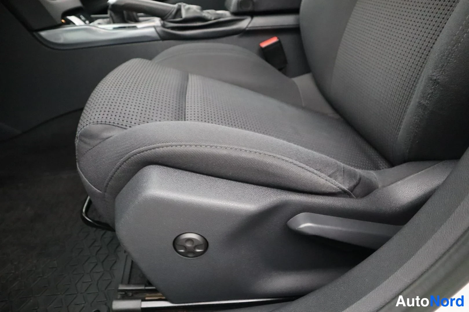 Valkoinen Peugeot 508 2011, etuistuimet, kuva 14