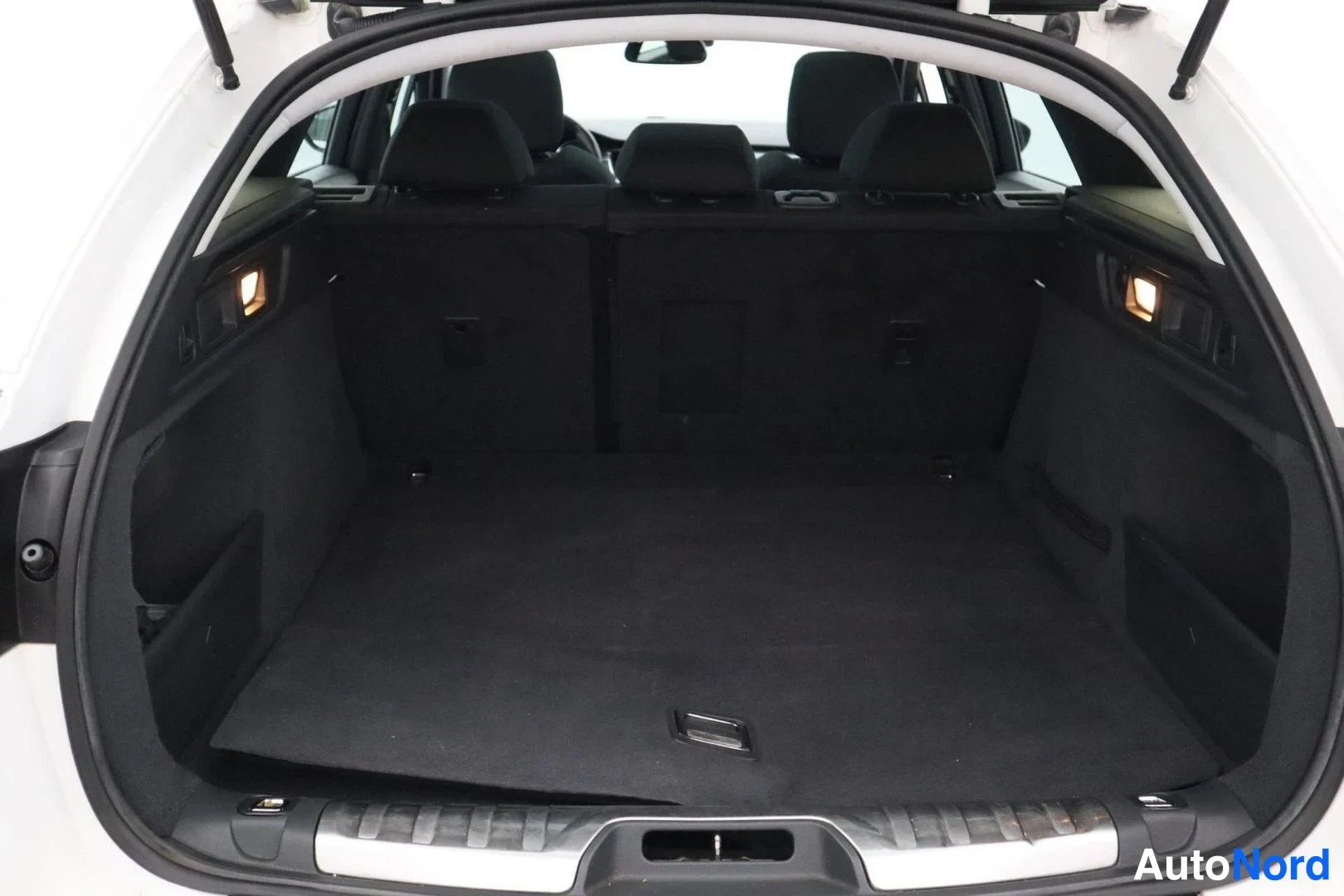 Valkoinen Peugeot 508 2011, tavaratila, kuva 16