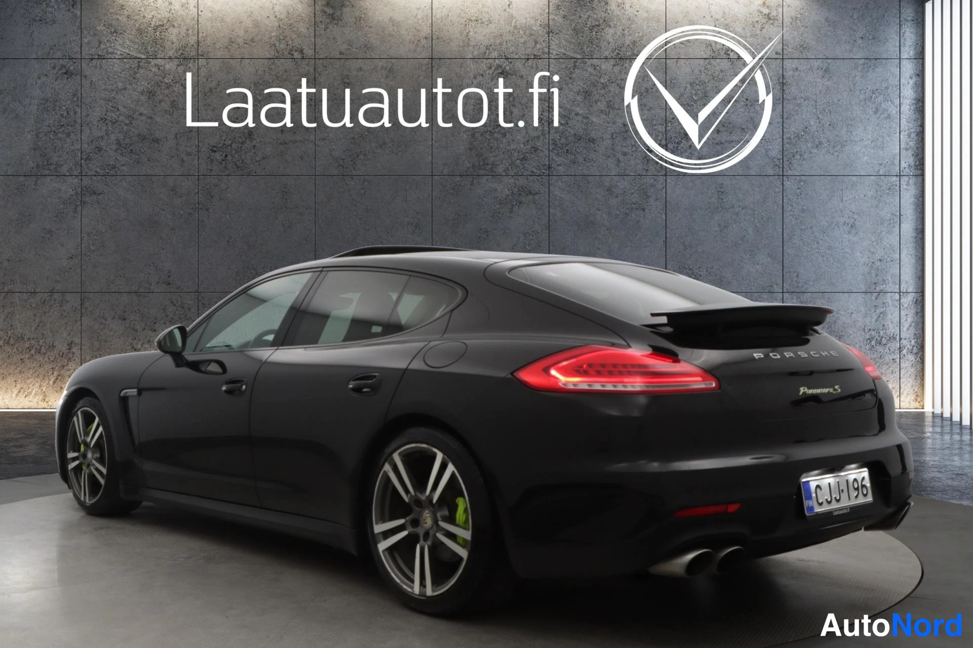 Musta Porsche Panamera 2014, takaviisto, kuva 12