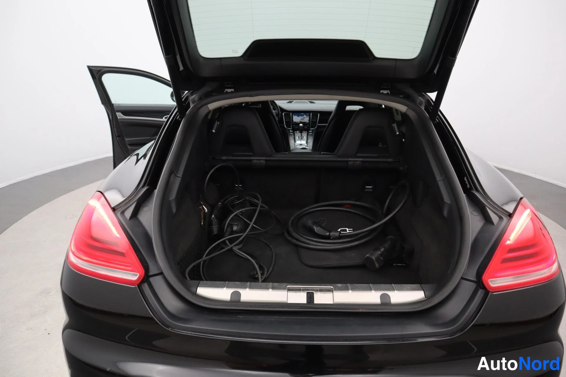 Musta Porsche Panamera 2014, kuva 29