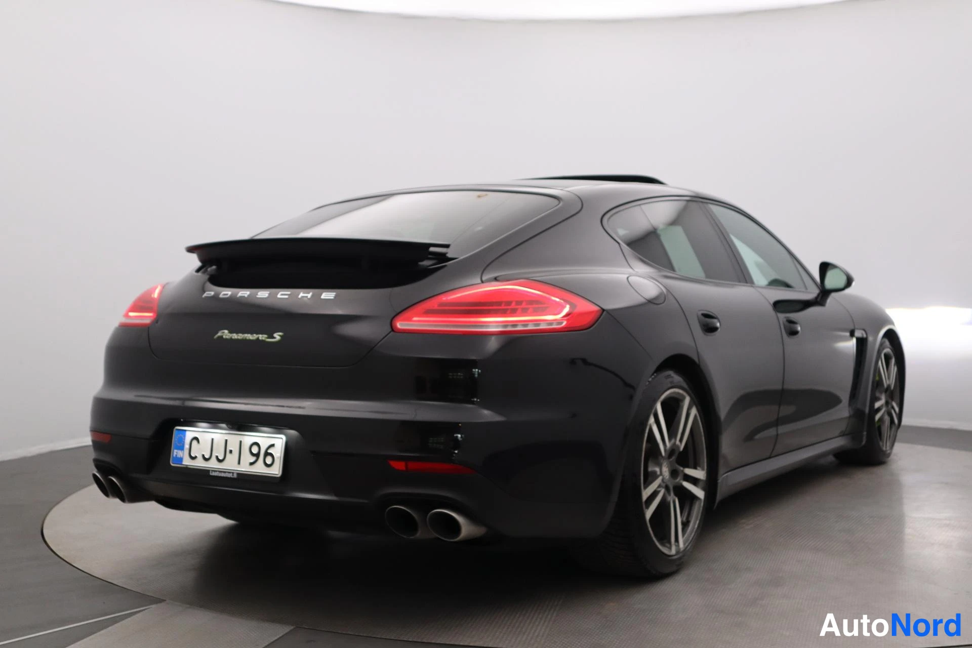 Musta Porsche Panamera 2014, takaviisto, kuva 14