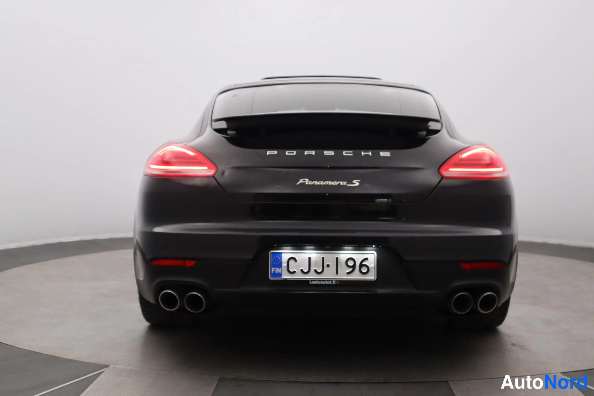 Musta Porsche Panamera 2014, takaa, kuva 16