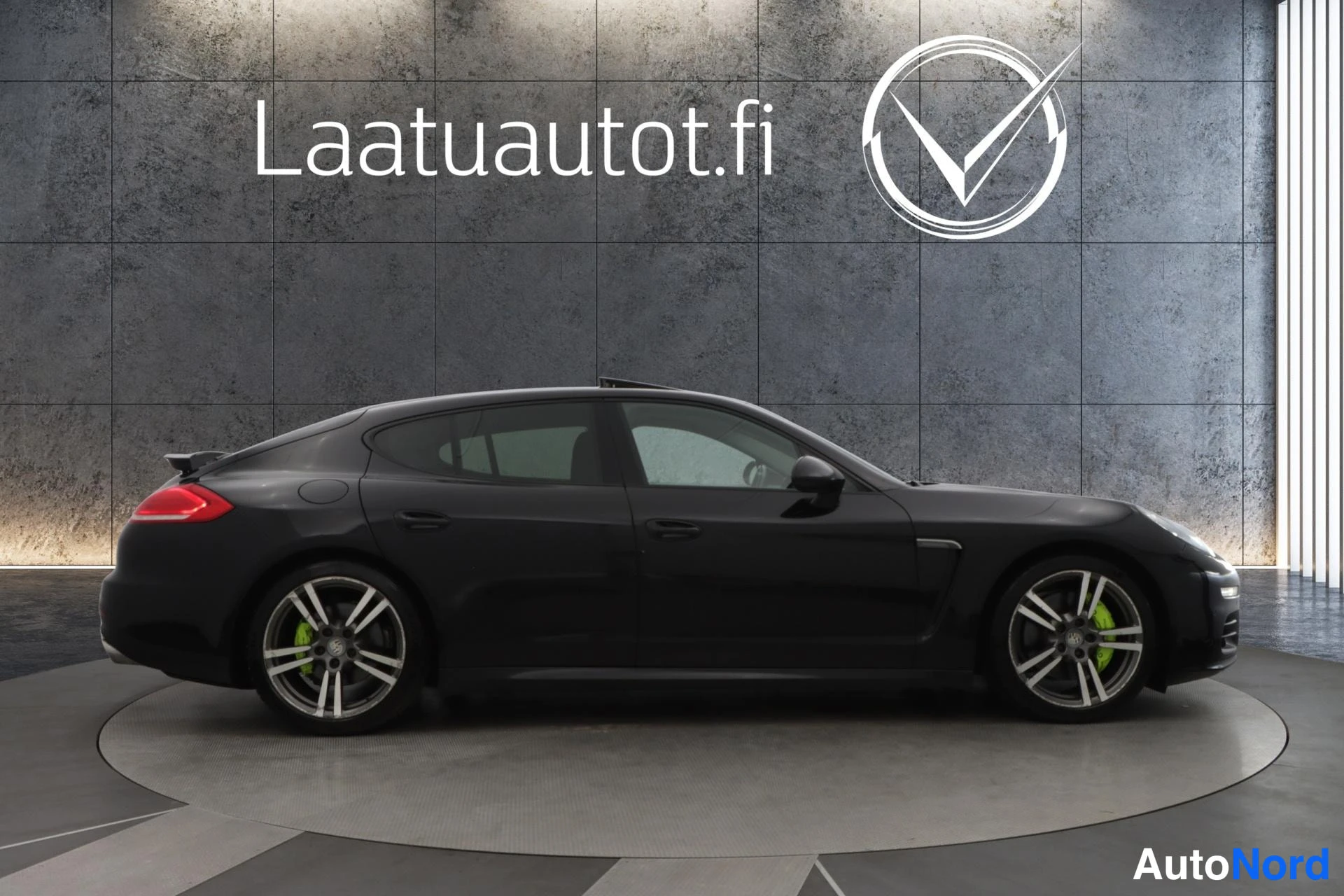 Musta Porsche Panamera 2014, takaviisto, kuva 11