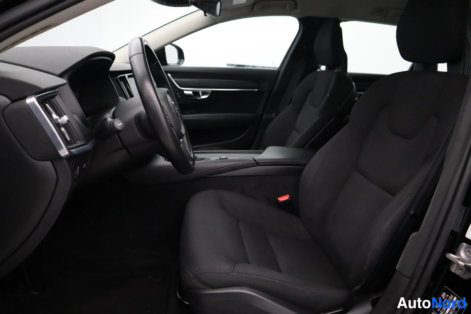Musta Volvo V90 2018, kuva 12