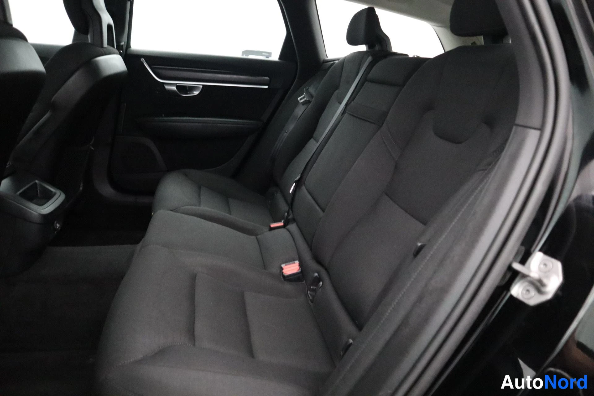 Musta Volvo V90 2018, kuva 14