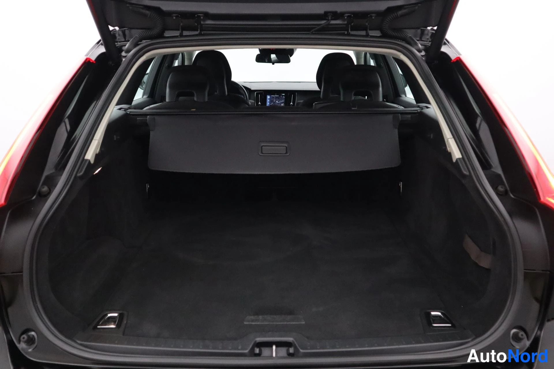 Musta Volvo V90 2018, kuva 15