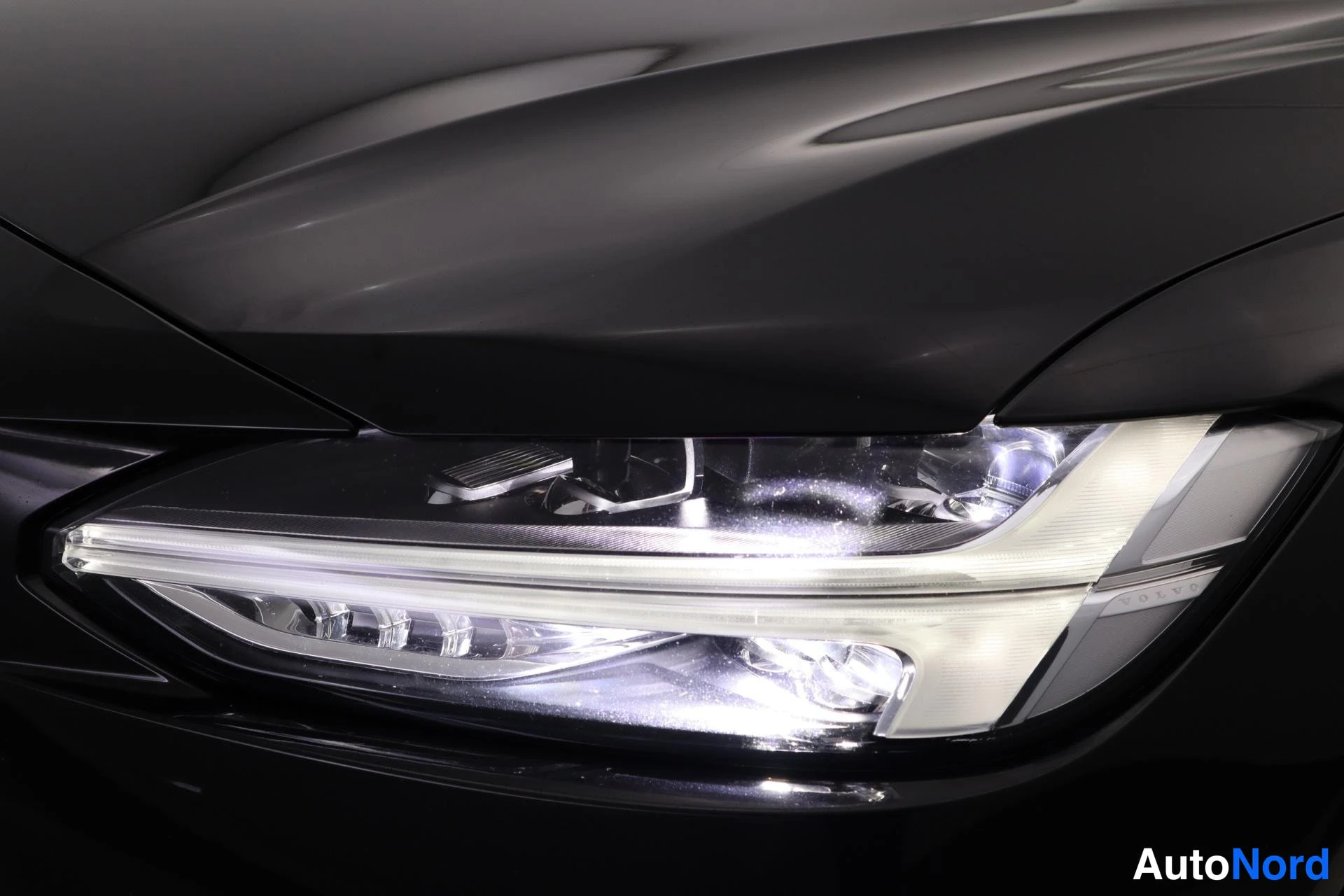Musta Volvo V90 2018, kuva 18