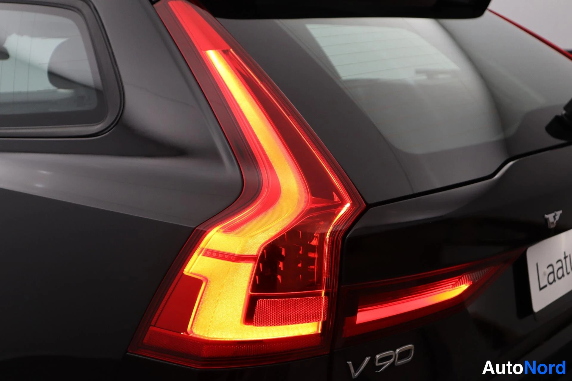 Musta Volvo V90 2018, kuva 19