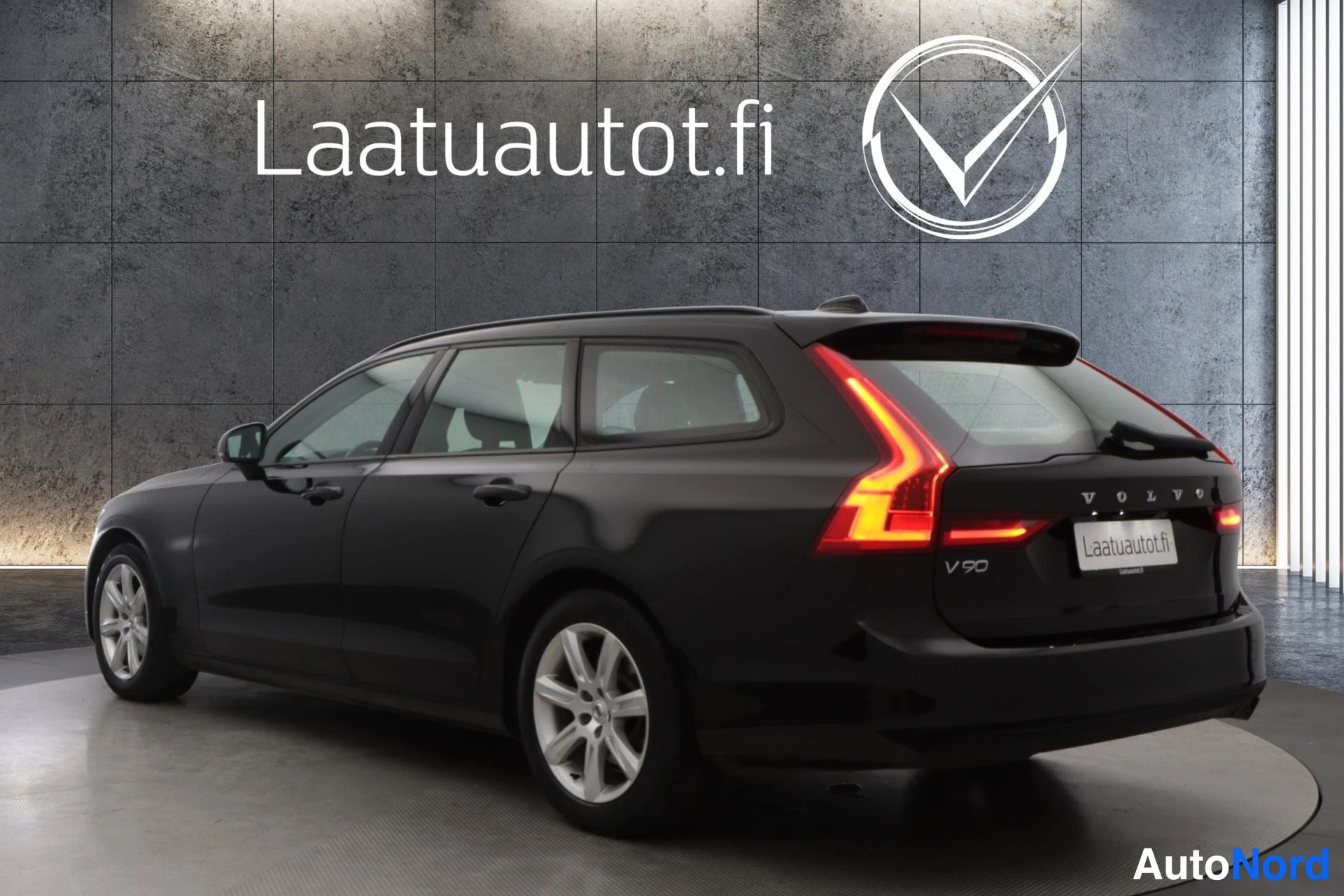 Musta Volvo V90 2018, takaviisto, kuva 5