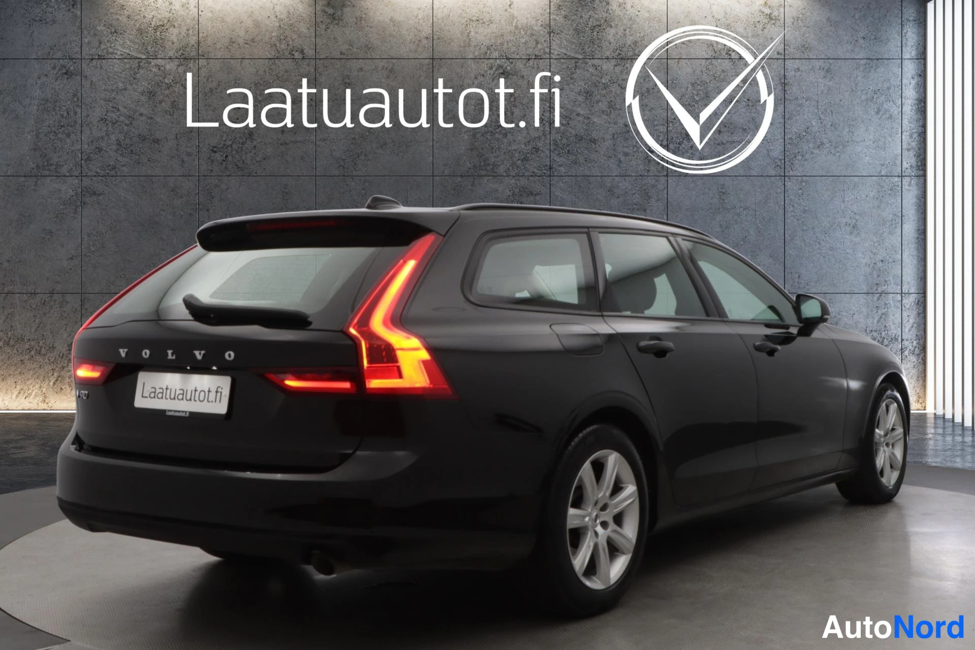 Musta Volvo V90 2018, takaviisto, kuva 6