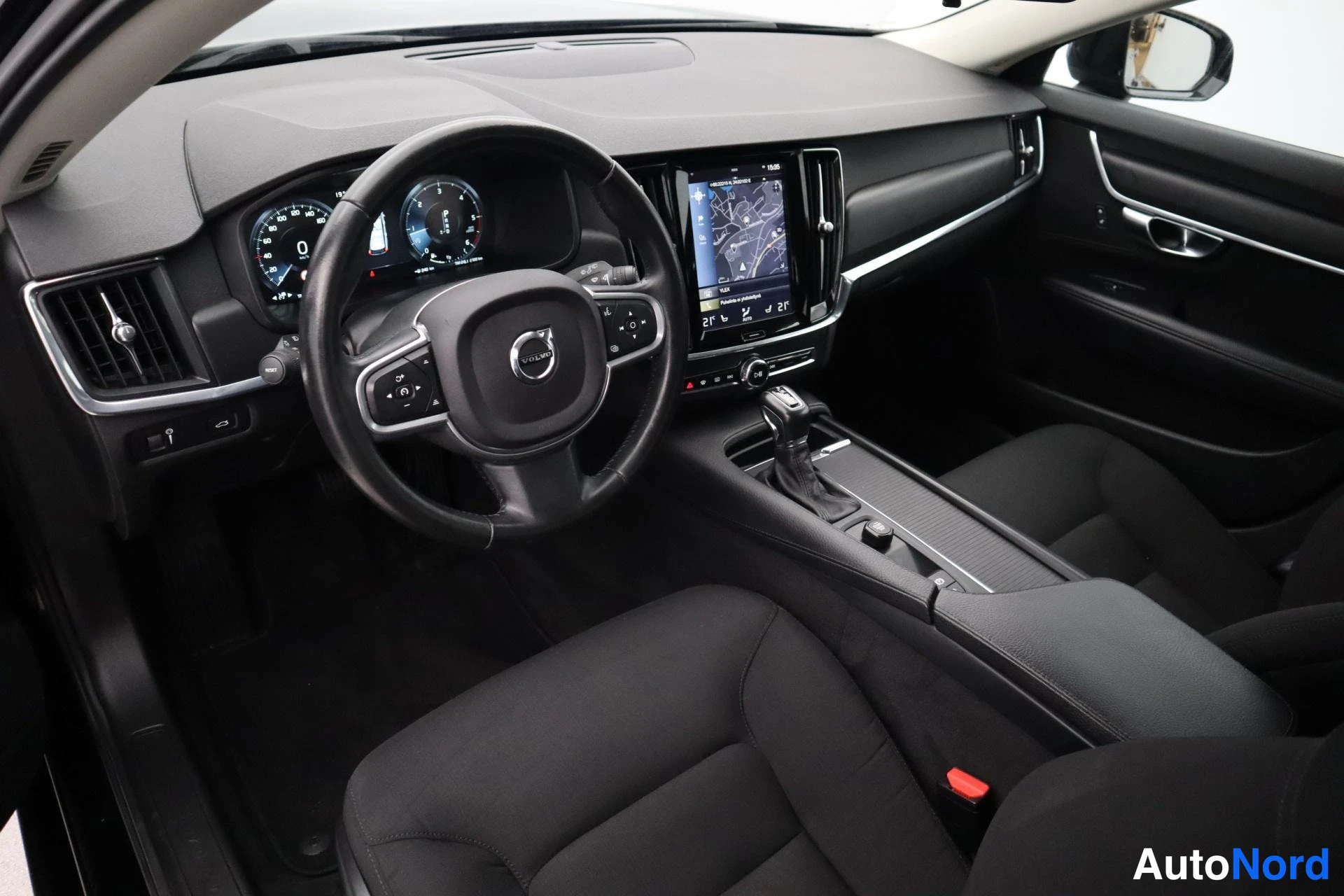 Musta Volvo V90 2018, kuva 9