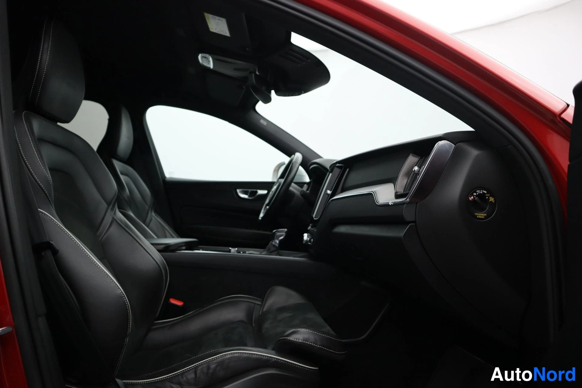 Oranssi Volvo XC60 2019, kuva 11