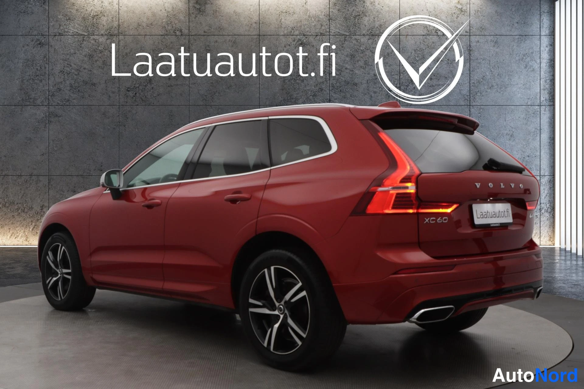 Oranssi Volvo XC60 2019, kuva 37