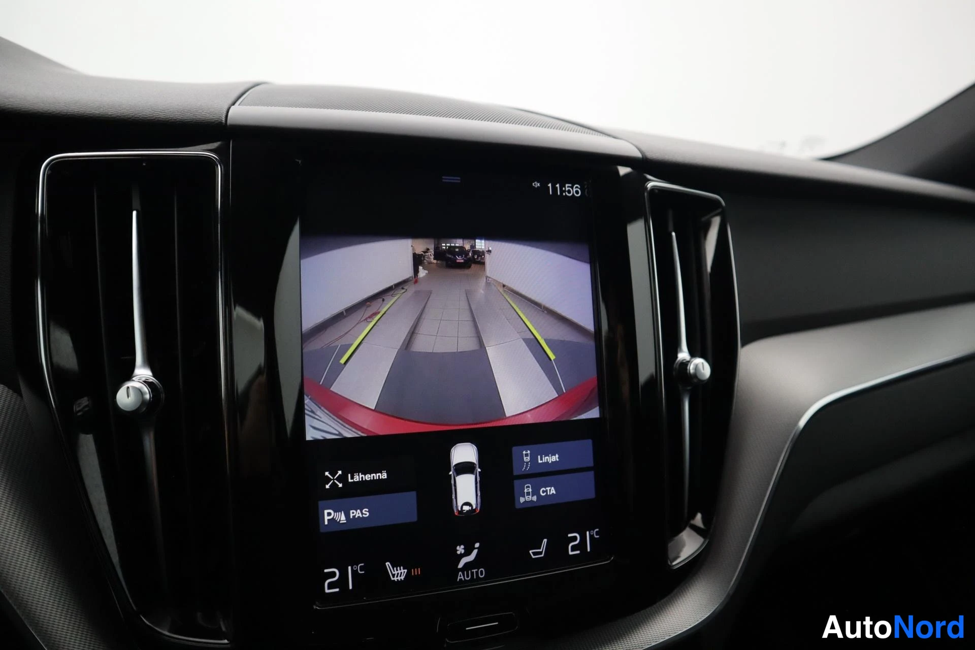 Oranssi Volvo XC60 2019, kuva 22