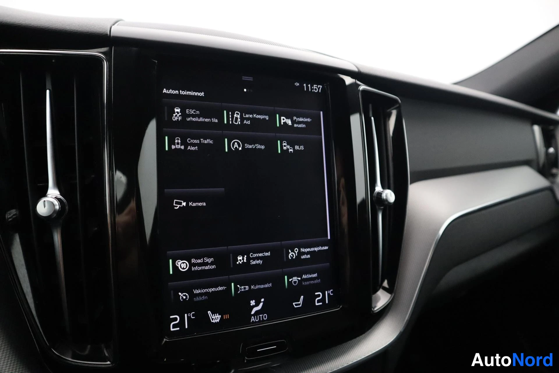 Oranssi Volvo XC60 2019, kuva 24