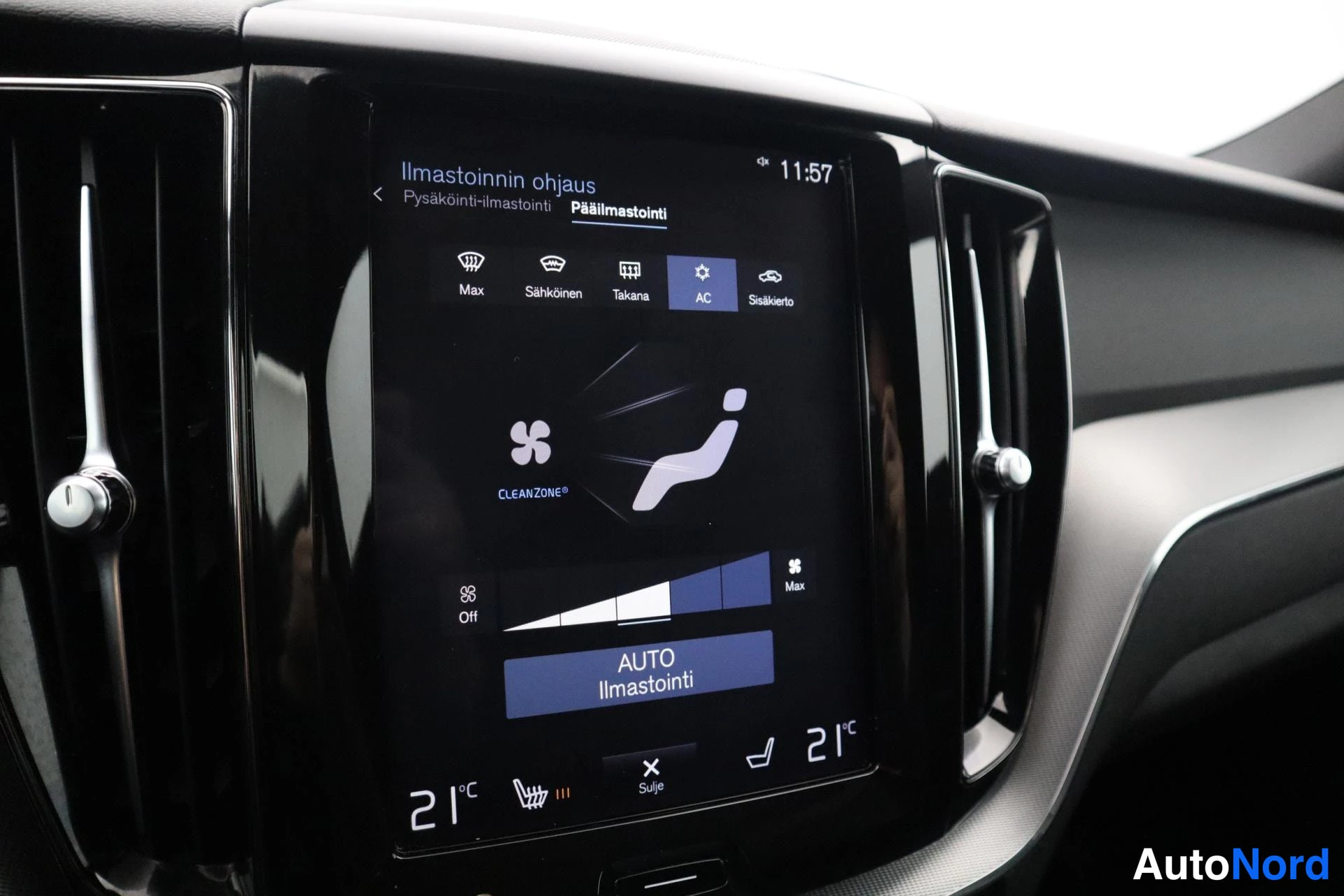 Oranssi Volvo XC60 2019, kuva 25