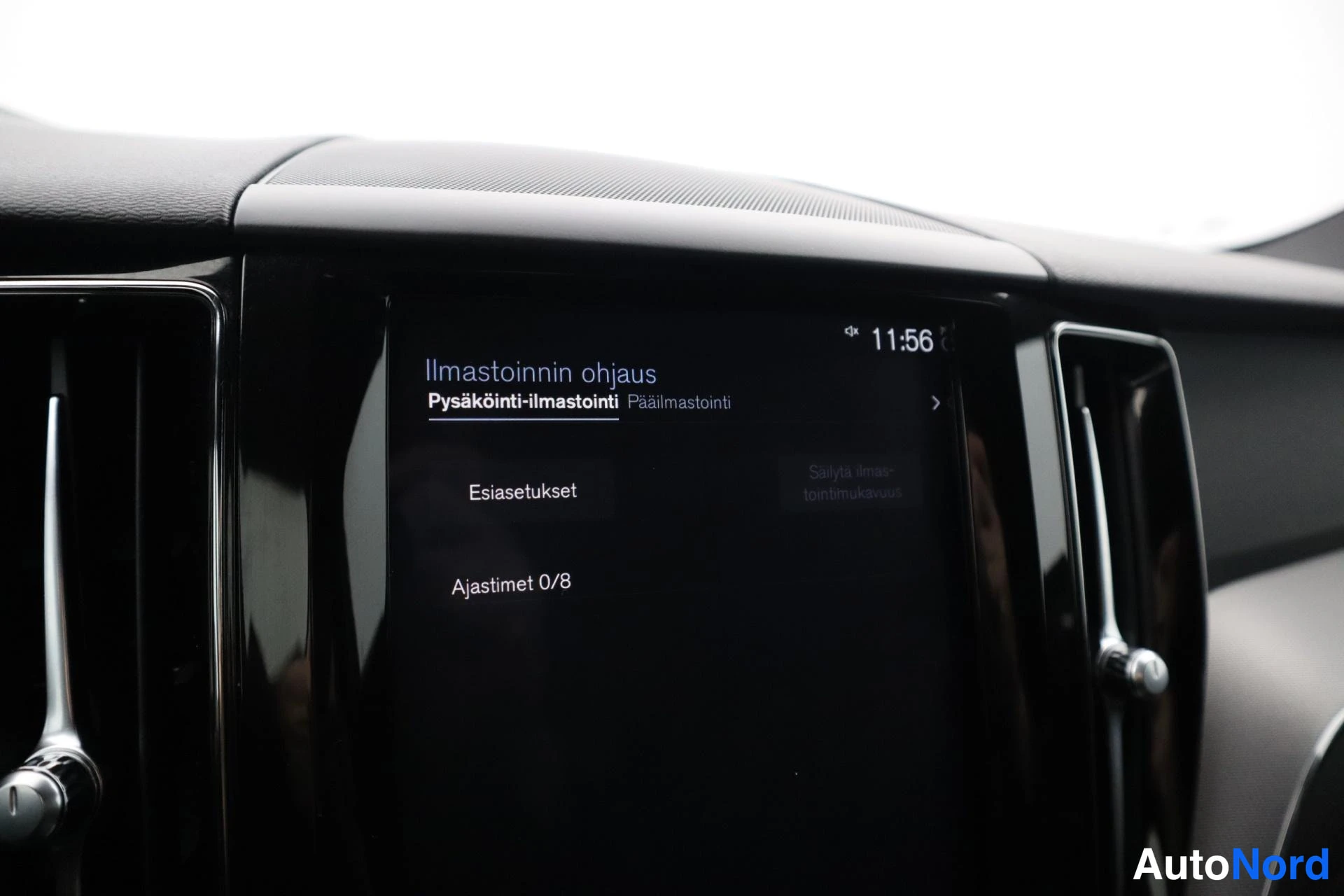 Oranssi Volvo XC60 2019, kuva 26
