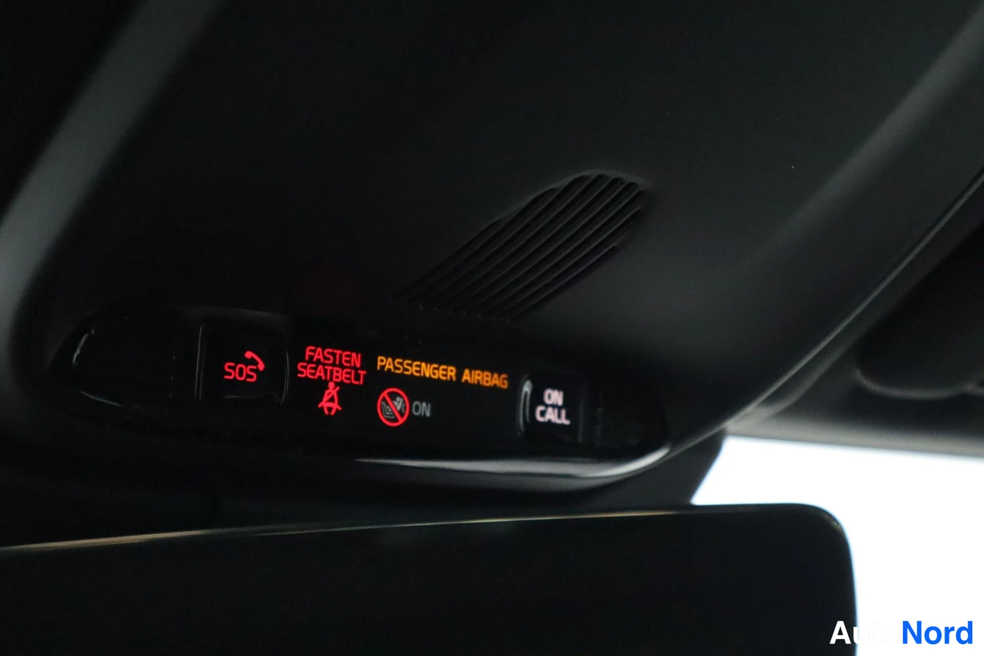 Oranssi Volvo XC60 2019, kuva 28