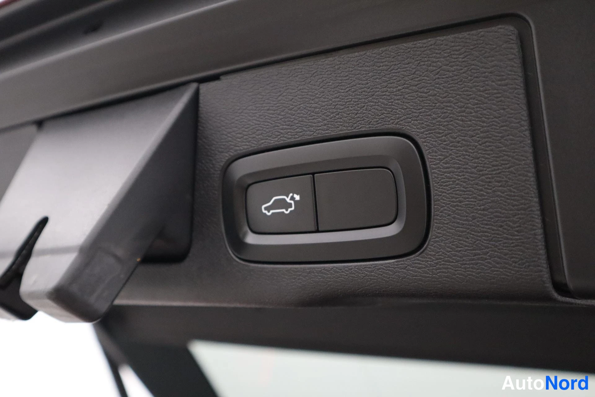 Oranssi Volvo XC60 2019, kuva 31