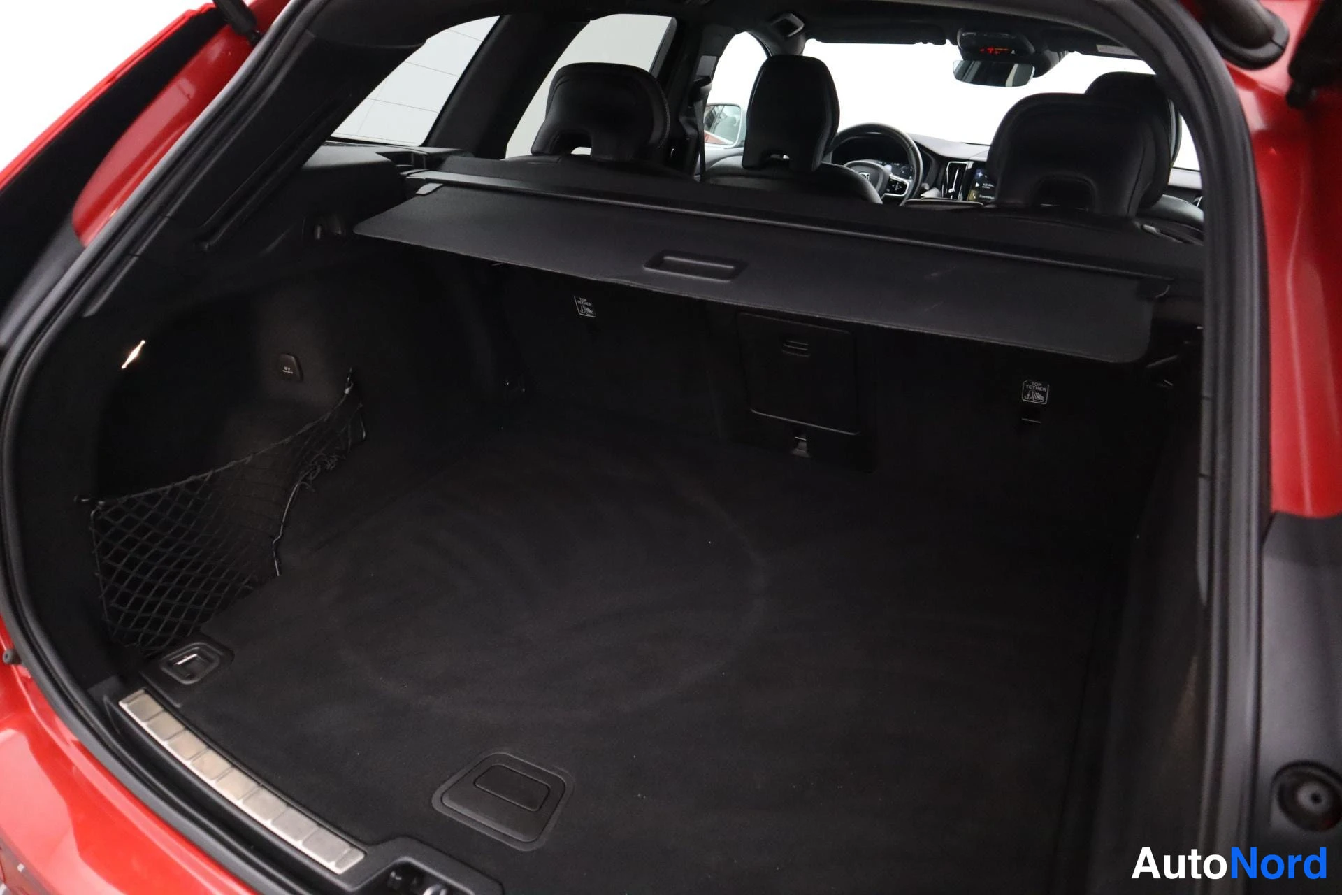 Oranssi Volvo XC60 2019, kuva 32