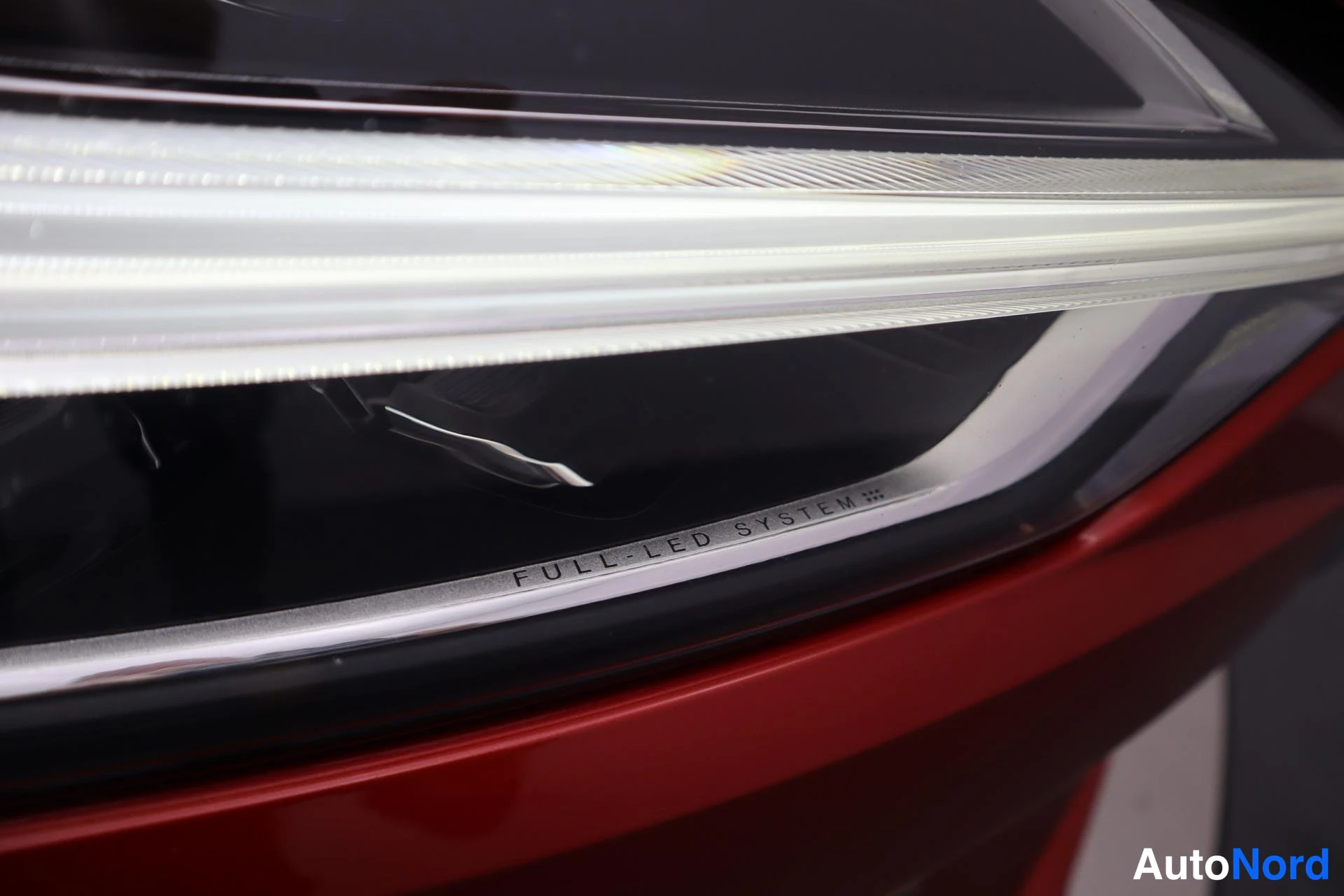 Oranssi Volvo XC60 2019, kuva 34