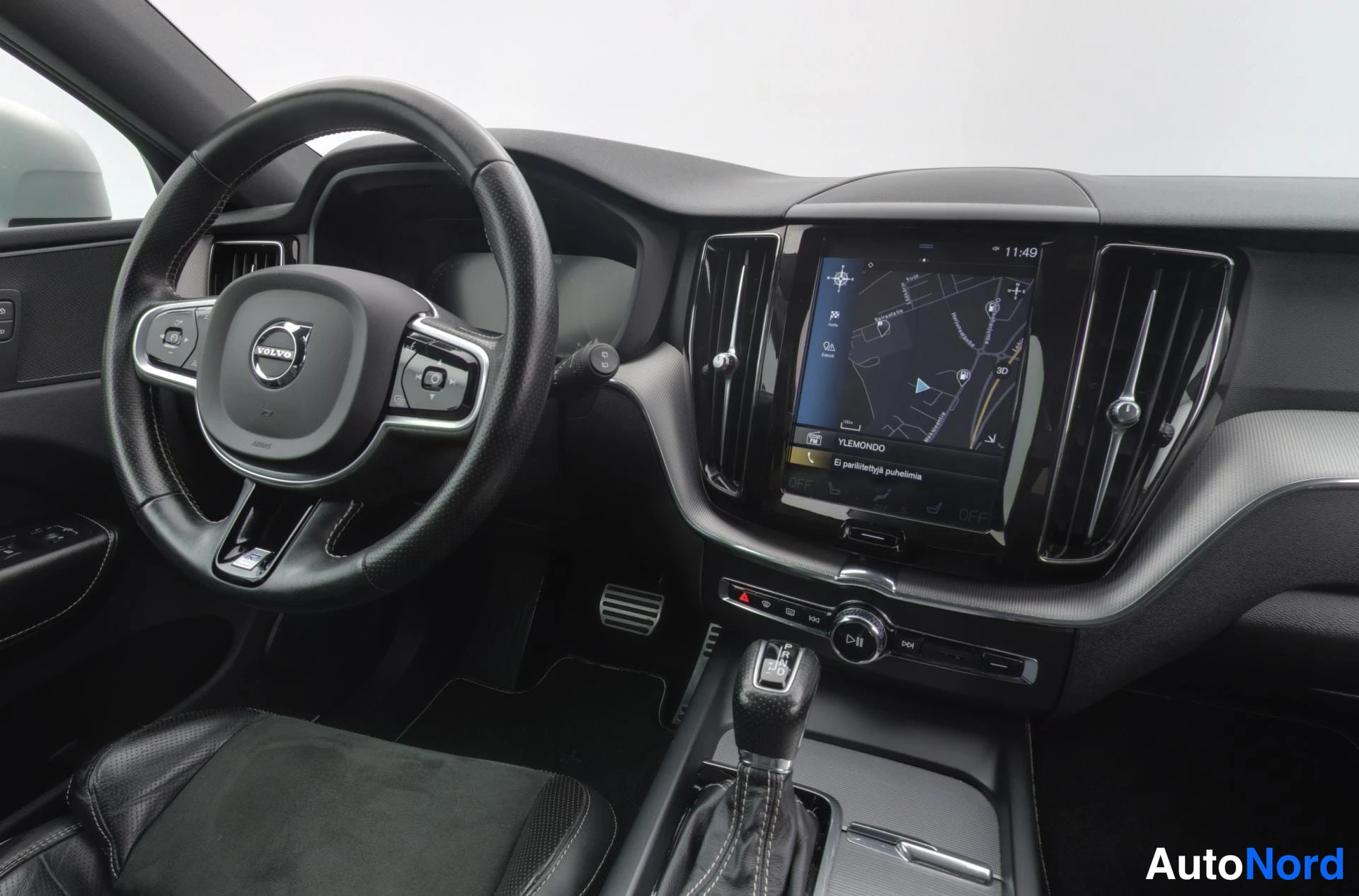 Oranssi Volvo XC60 2019, kuva 8
