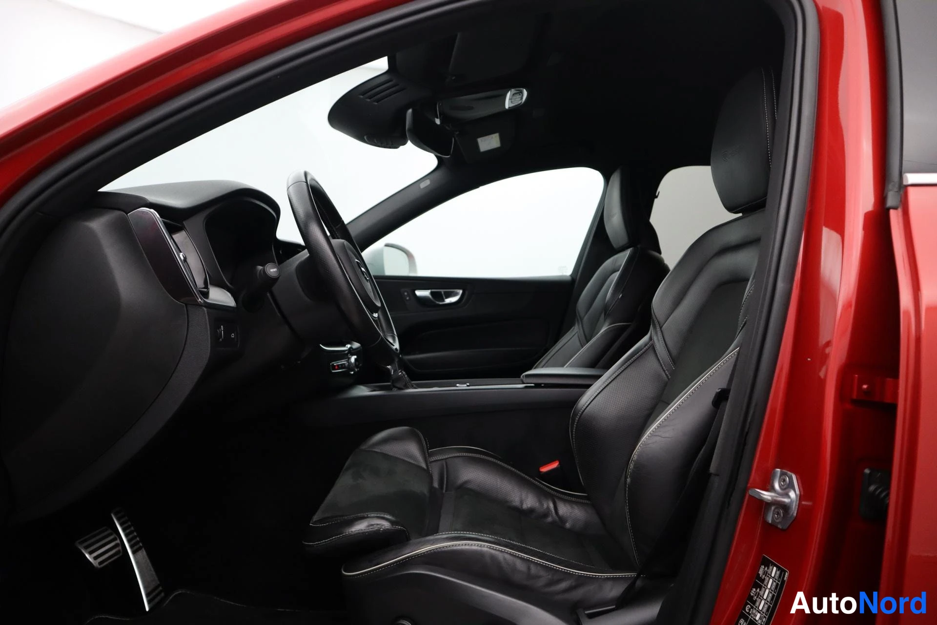 Oranssi Volvo XC60 2019, kuva 10