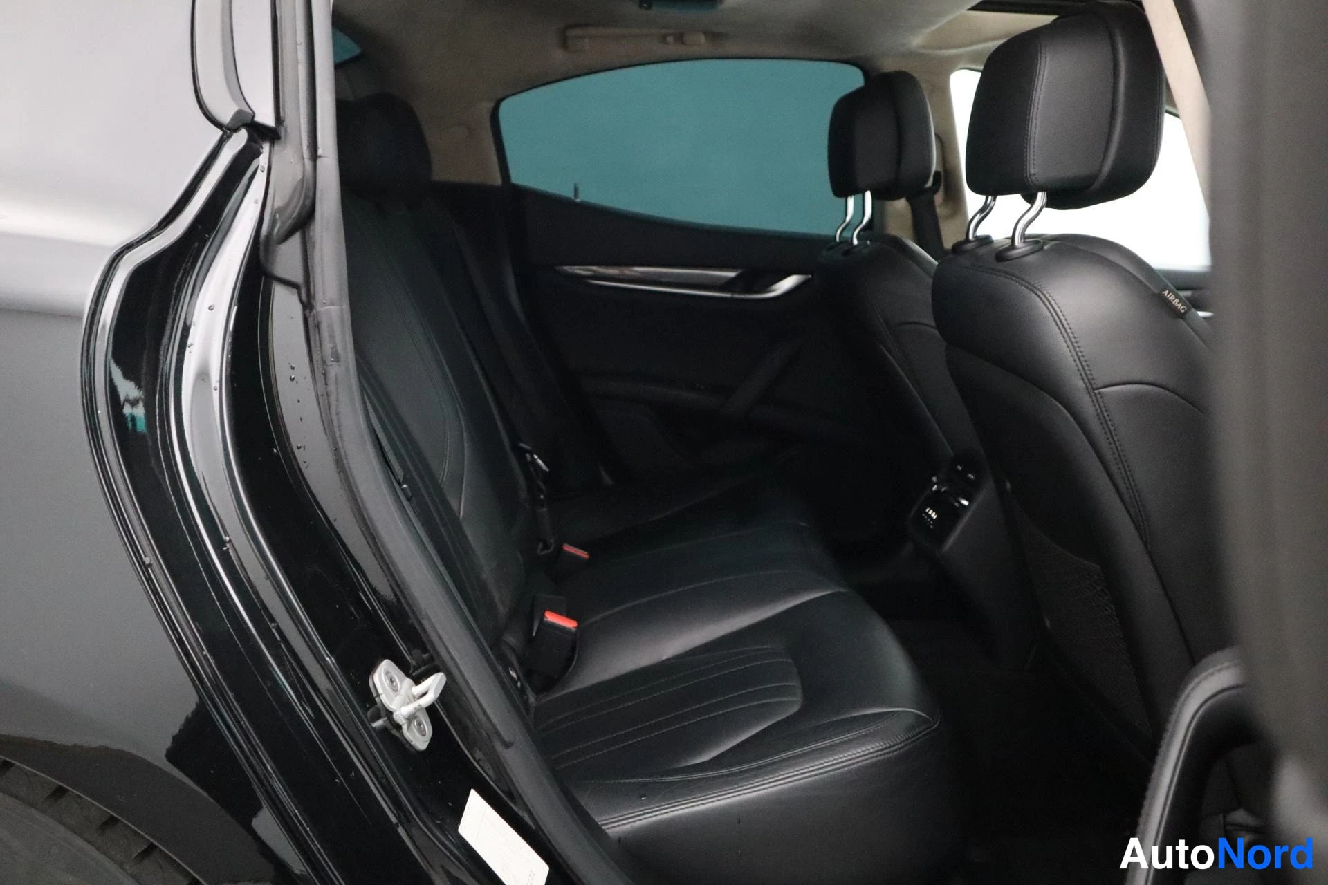 Musta Maserati Ghibli 2014, kuva 15