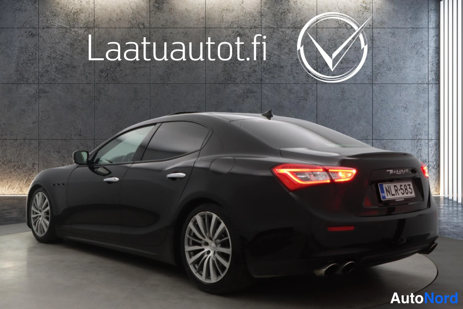 Musta Maserati Ghibli 2014, takaviisto, kuva 5