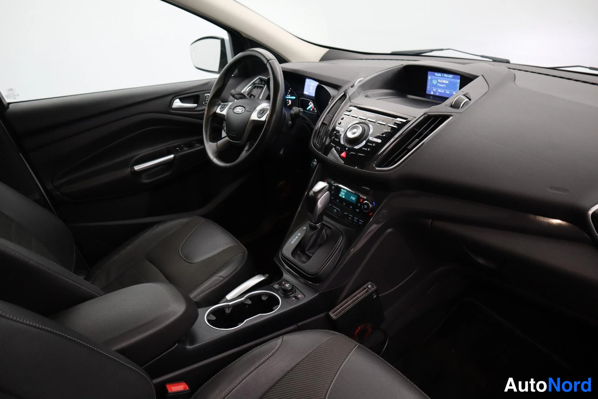 Valkoinen Ford Kuga 2014, kuva 13