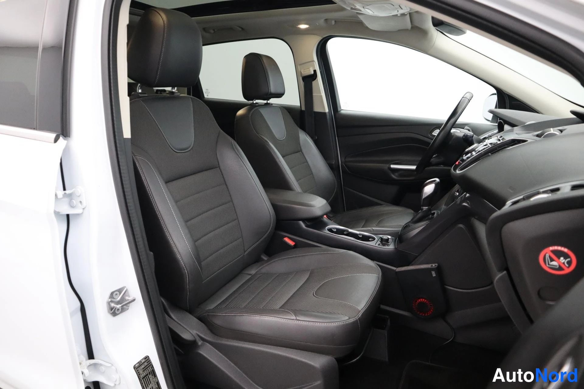 Valkoinen Ford Kuga 2014, kuva 14