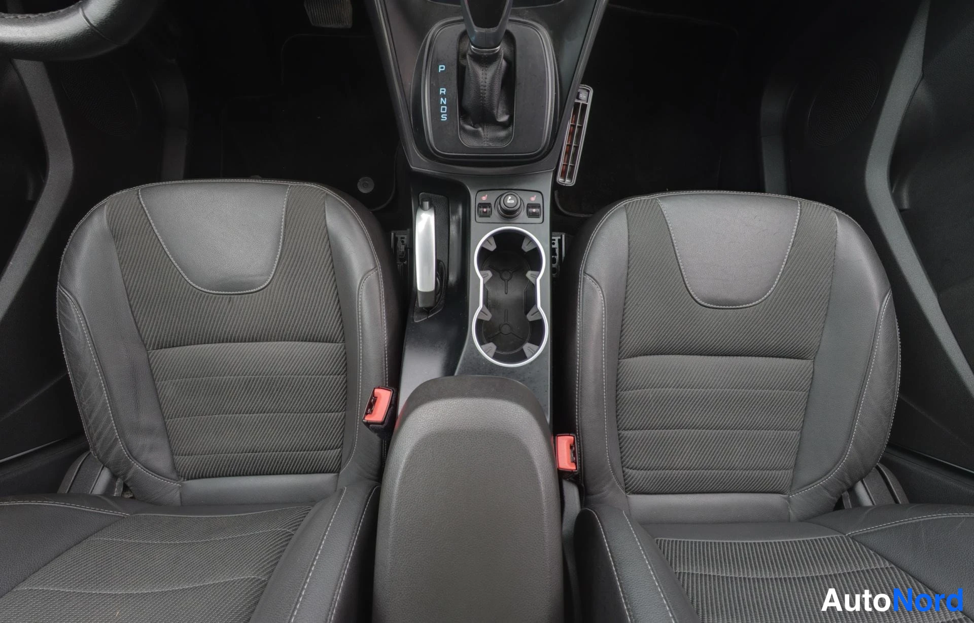 Valkoinen Ford Kuga 2014, kuva 15