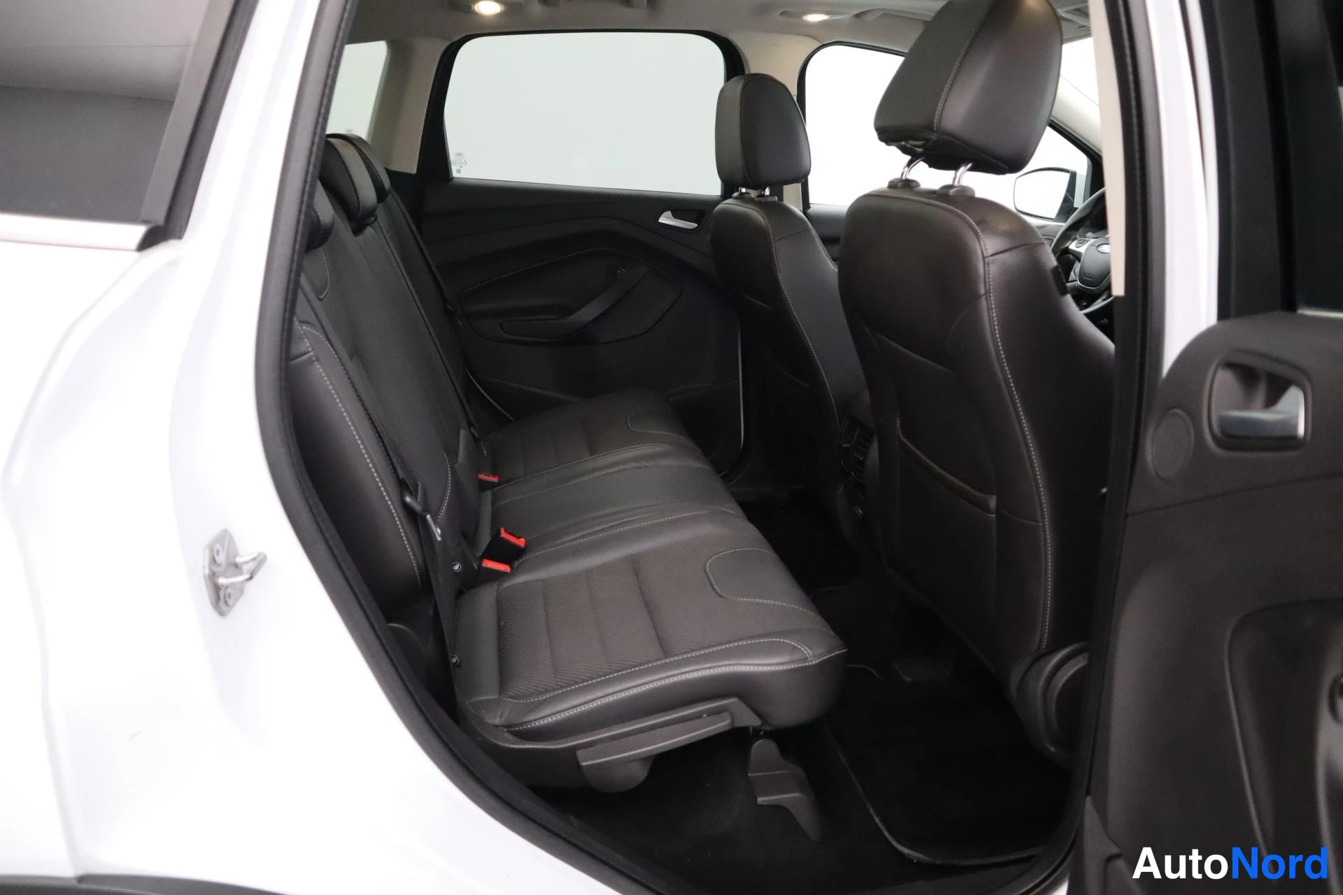 Valkoinen Ford Kuga 2014, kuva 16