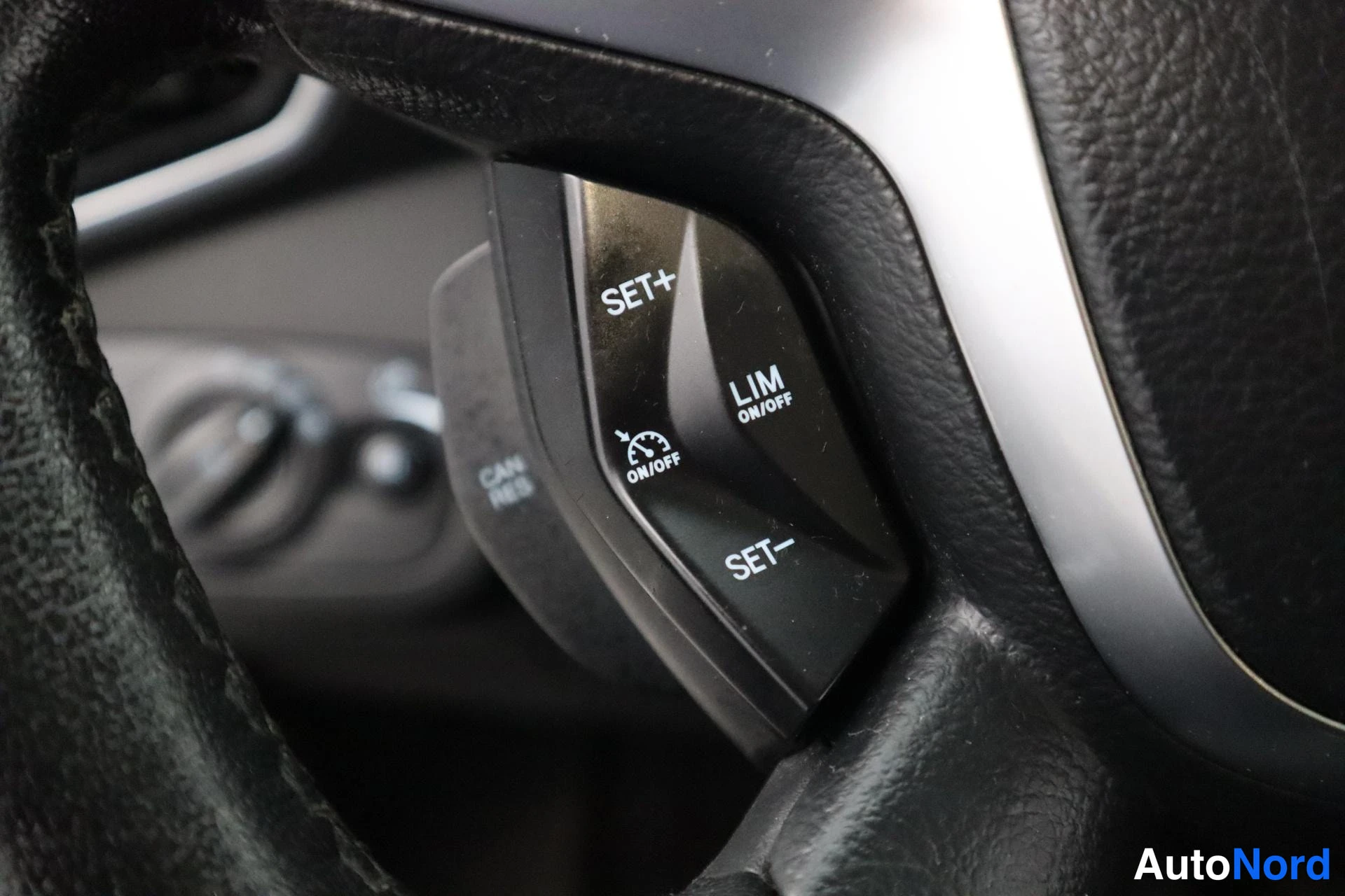 Valkoinen Ford Kuga 2014, kuva 18
