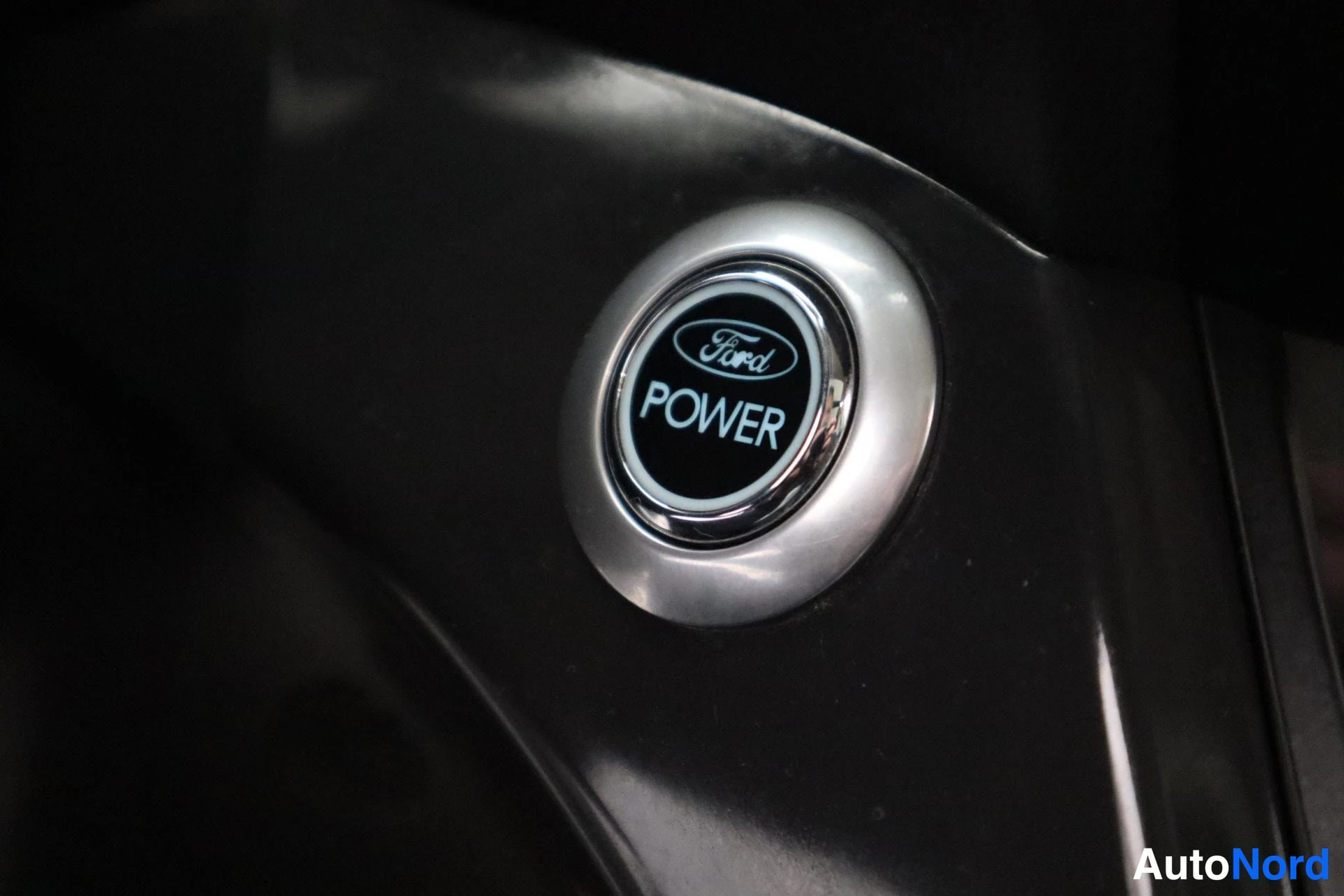 Valkoinen Ford Kuga 2014, kuva 20