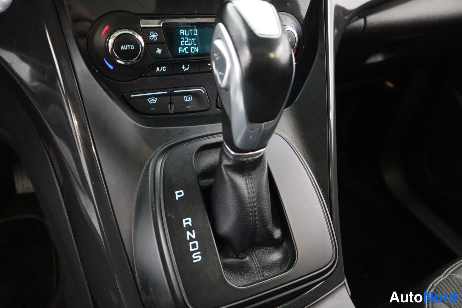 Valkoinen Ford Kuga 2014, kuva 24