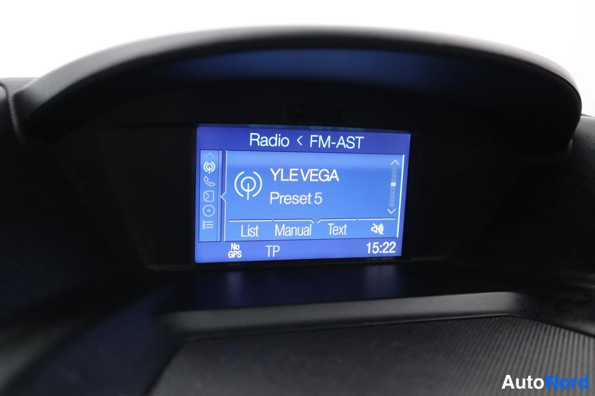Valkoinen Ford Kuga 2014, kuva 28