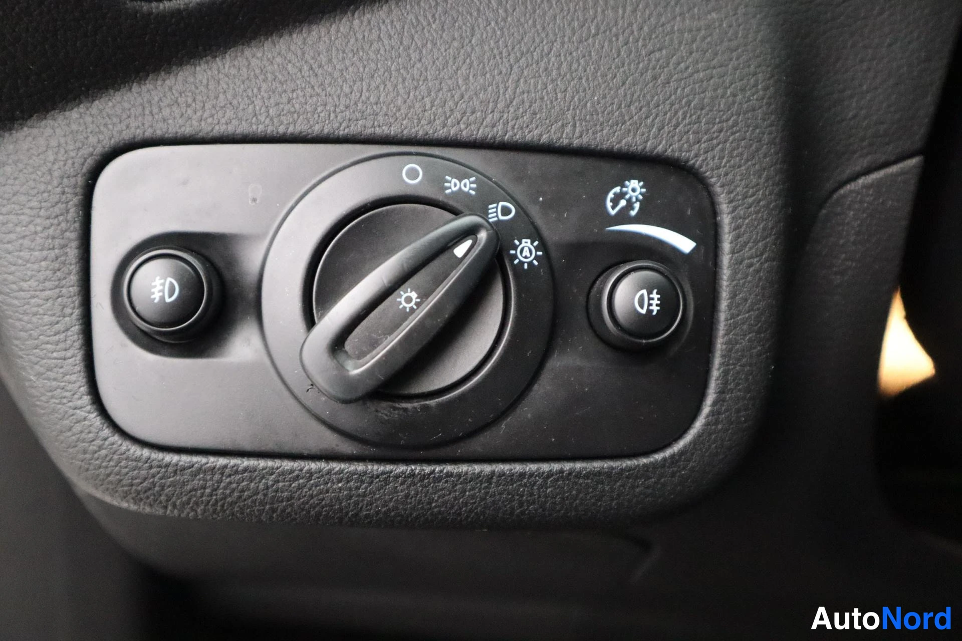 Valkoinen Ford Kuga 2014, kuva 30