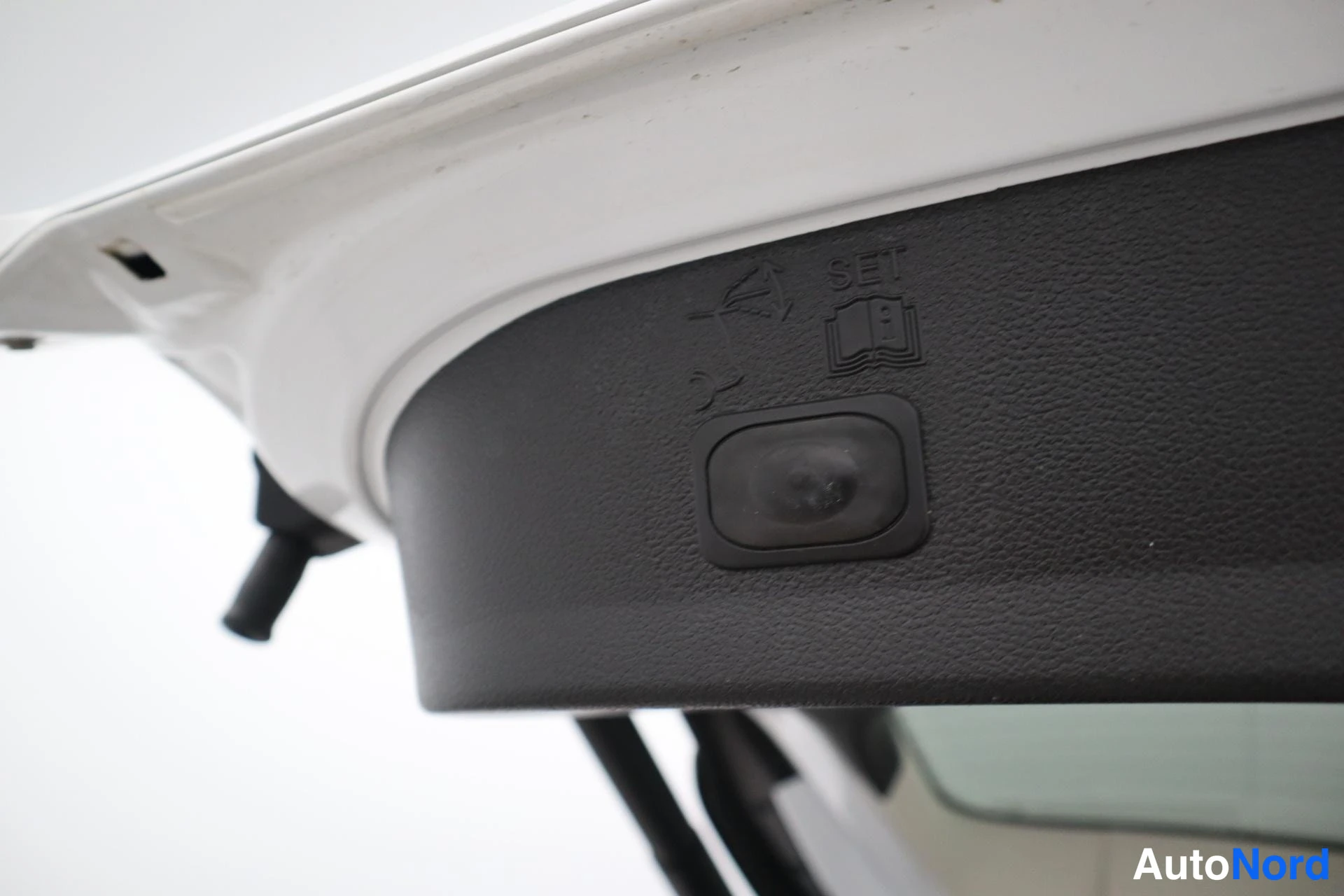 Valkoinen Ford Kuga 2014, kuva 31